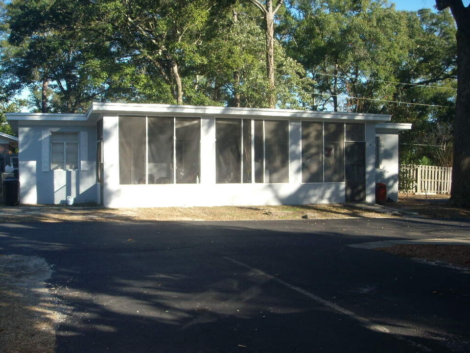 531 E Miracle Strip Pkwy in Mary Esther, FL - Building Photo