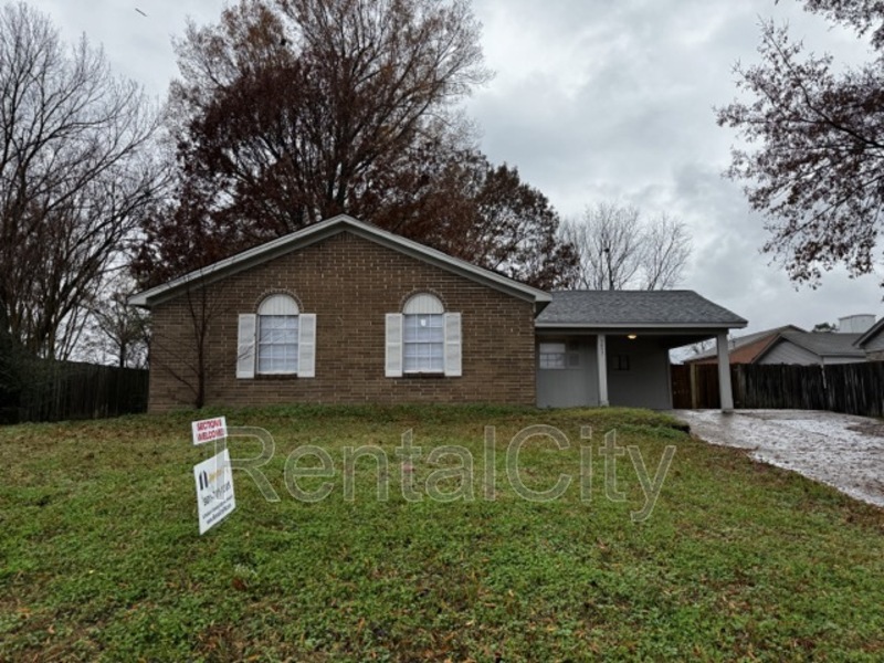 5853 Cherokee Dr in Horn Lake, MS - Building Photo