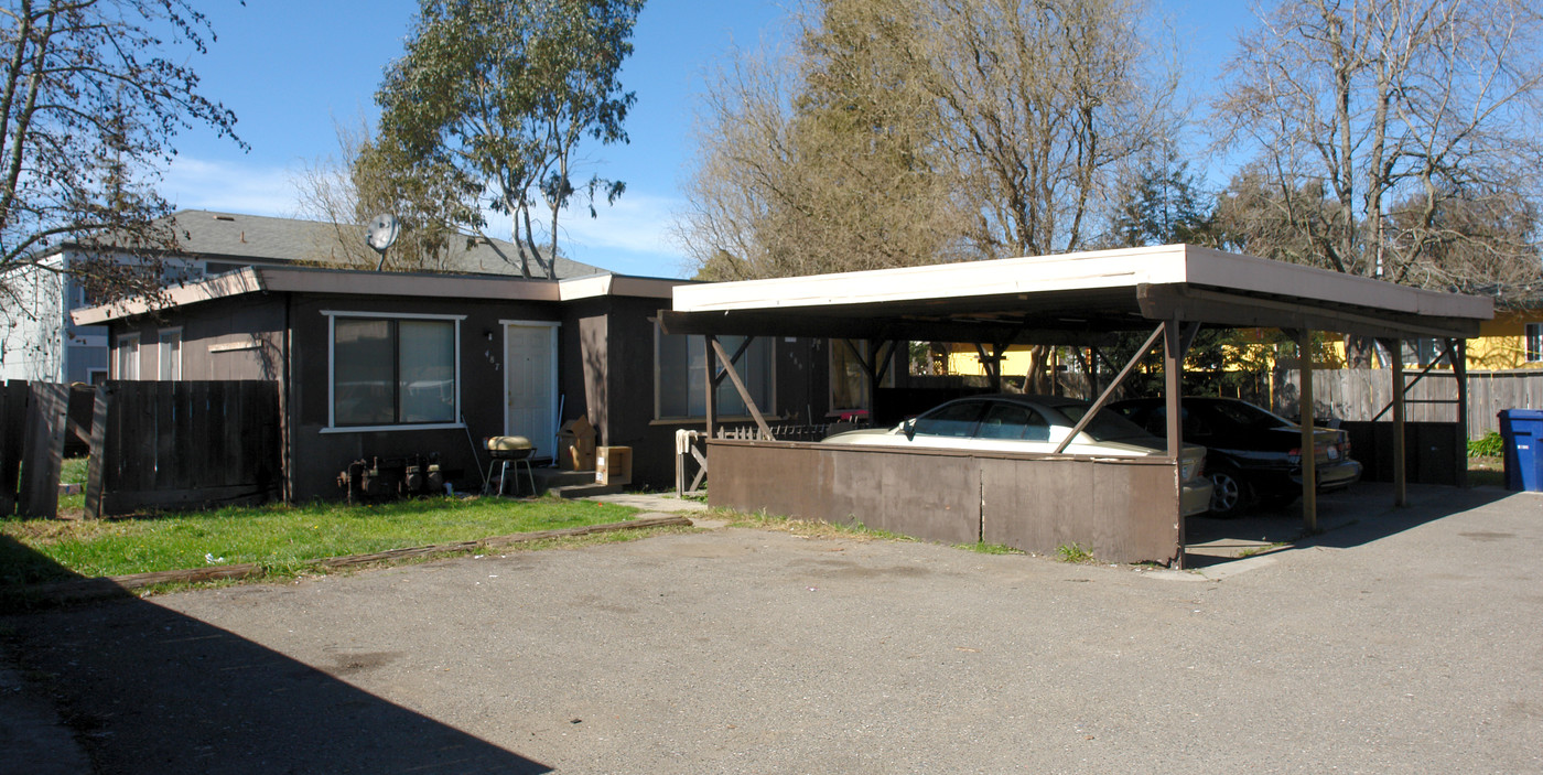 487 Hearn Ave in Santa Rosa, CA - Building Photo