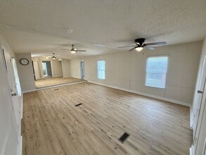 489 Cumberland Dr in Bronston, KY - Building Photo - Building Photo