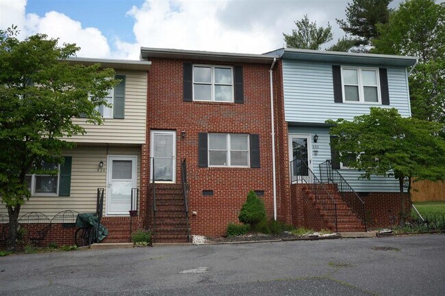 832 Vine St in Harrisonburg, VA - Building Photo - Building Photo