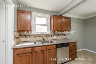 21511 Kenyon Dr in Maple Heights, OH - Building Photo - Building Photo