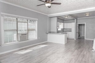 819 W Heron St in Denison, TX - Building Photo