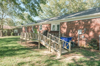 101 Woodside Dr in Dresden, TN - Foto de edificio - Building Photo