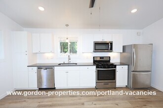 5424 SE 88th Ave in Portland, OR - Building Photo - Building Photo