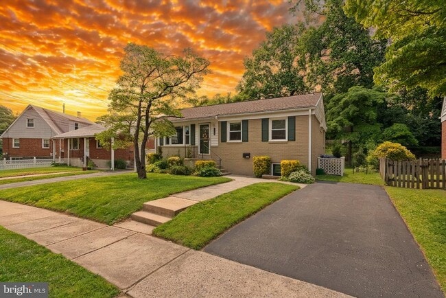 property at 3904 Lantern Dr