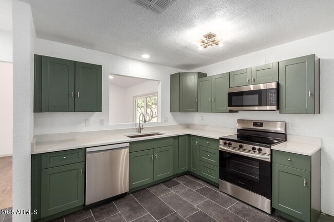 15840 North 22nd St in Phoenix, AZ - Building Photo - Building Photo