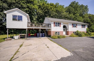 39 Valley Ln in Amherst, MA - Building Photo