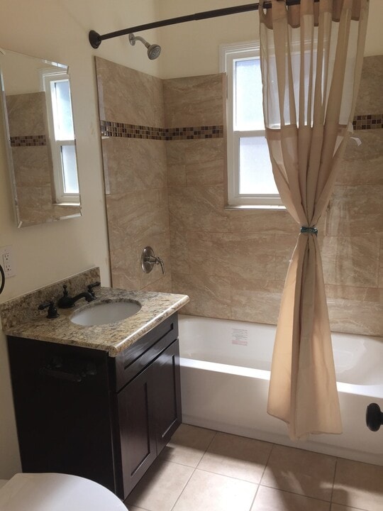 1833 S Curson Ave in Los Angeles, CA - Building Photo