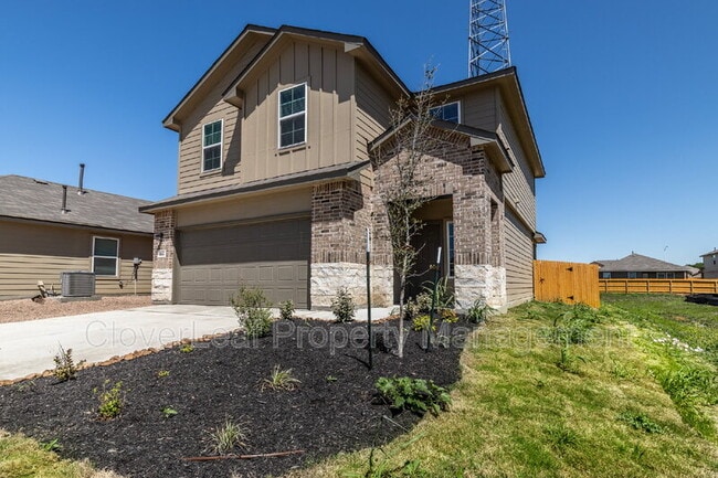 466 Orion Dr in New Braunfels, TX - Foto de edificio - Building Photo