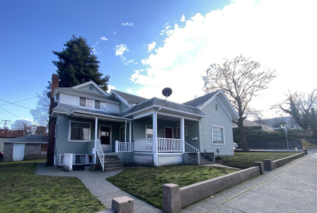 1010 Union St in The Dalles, OR - Building Photo