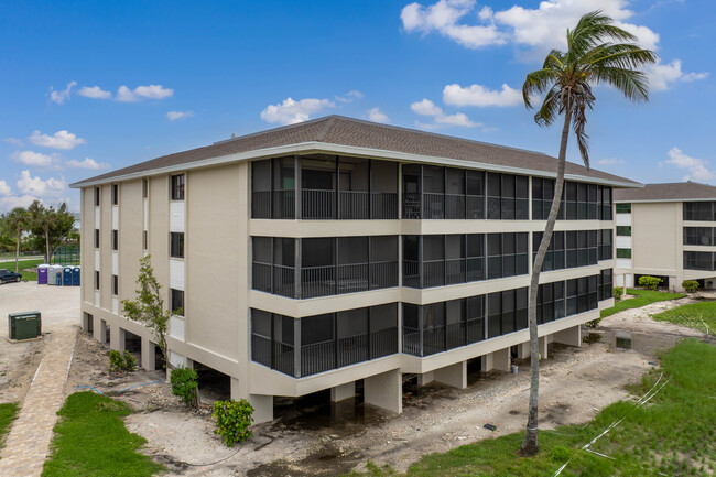 Sanddollar Condos in Sanibel, FL - Building Photo - Building Photo