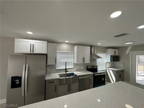 9161 Seville Rd in Ft. Myers, FL - Building Photo - Building Photo