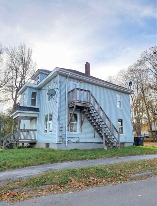 689 Main St in Bangor, ME - Building Photo