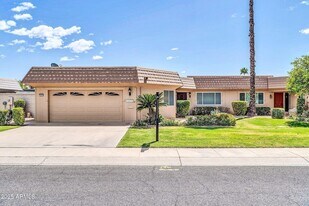 10601 W Hutton Dr in Sun City, AZ - Building Photo