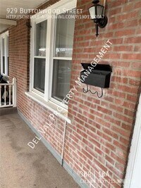 929 Buttonwood St