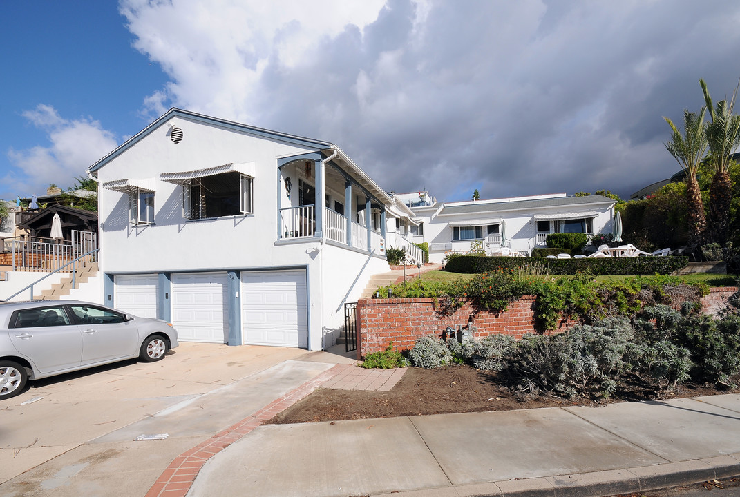 564 Cliff Dr in Laguna Beach, CA - Foto de edificio