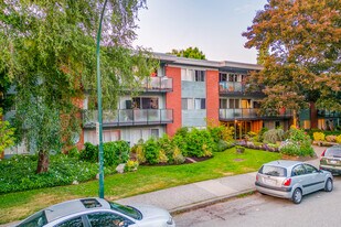 Driftwood Apartments in Vancouver, BC - Building Photo