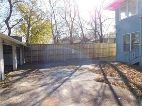 826 N Bishop Ave in Dallas, TX - Foto de edificio - Building Photo