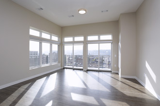 Flats on Fifth in Pittsburgh, PA - Building Photo - Interior Photo