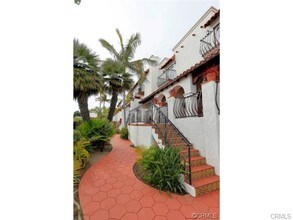 223 S Prospect Ave in Redondo Beach, CA - Foto de edificio - Building Photo