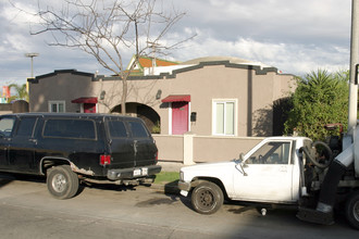 1228 Raymond Ave in Long Beach, CA - Building Photo - Building Photo