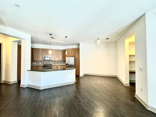 2111 Westheimer Rd in Houston, TX - Foto de edificio - Building Photo