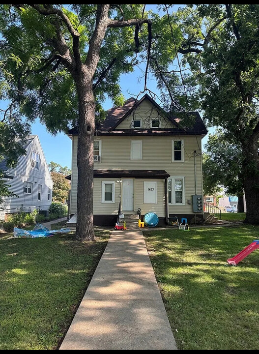 902 3rd Ave N, Unit Khaliki Apartments Llc in Fort Dodge, IA - Foto de edificio