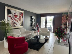 11304 Taft St in Pembroke Pines, FL - Building Photo - Building Photo