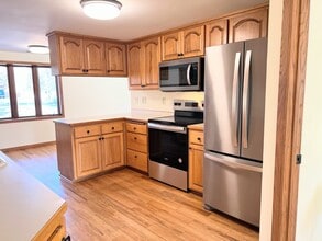 1670 Stillwater St in White Bear Township, MN - Building Photo - Building Photo