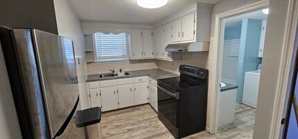 74 Locust Ave in Southbridge, MA - Building Photo - Building Photo