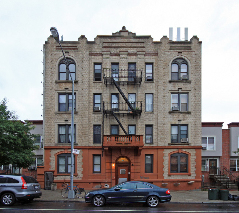 696-698 Willoughby Ave in Brooklyn, NY - Building Photo