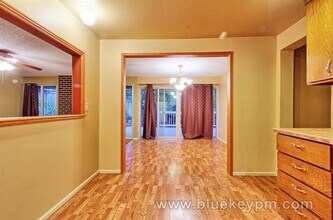5500 NW Ridgemoor Ct in Portland, OR - Building Photo - Building Photo