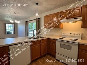 2121 Phillips Ave in Holt, MI - Building Photo - Building Photo