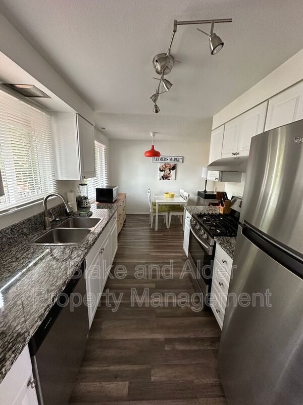 5934 SW 30th Ave in Portland, OR - Building Photo - Building Photo