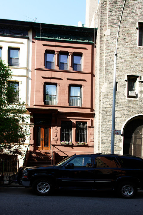 162 W 92nd St in New York, NY - Building Photo