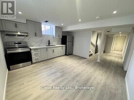 28 Tianalee Crescent in Brampton, ON - Building Photo