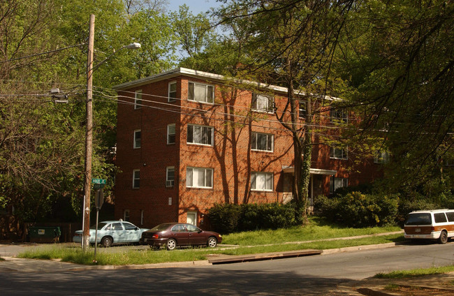 8207 Nolte Ave in Silver Spring, MD - Foto de edificio - Building Photo