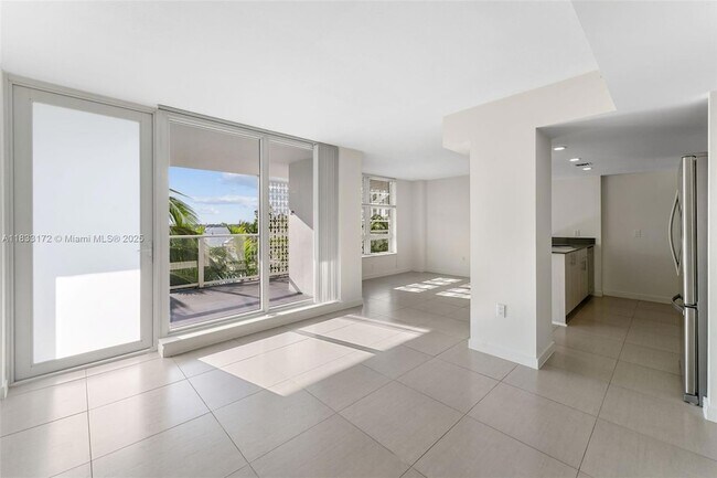 910 West Ave, Unit 329 in Miami Beach, FL - Building Photo - Building Photo
