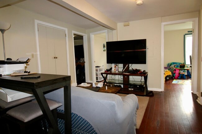 38 Denison Ave in New London, CT - Building Photo - Building Photo