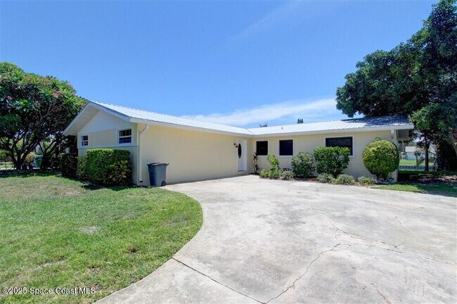 331 Carmine Dr in Cocoa Beach, FL - Building Photo - Building Photo