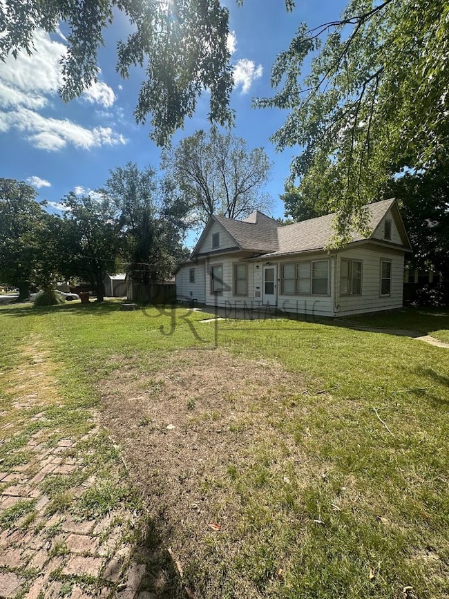 928 E 7th St in Pittsburg, KS - Foto de edificio - Building Photo