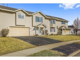 2059 Brittany Ct in Shakopee, MN - Building Photo