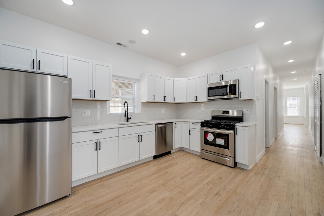 2836 W 40th St in Chicago, IL - Building Photo