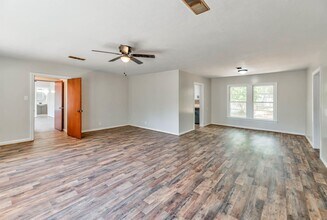 104 N Pecan St in Woodville, TX - Building Photo - Building Photo