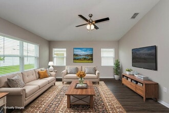 10221 Carp Holw Rd in Sun City Center, FL - Foto de edificio - Building Photo