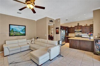 14361 N Royal Cove Cir in Davie, FL - Building Photo - Building Photo