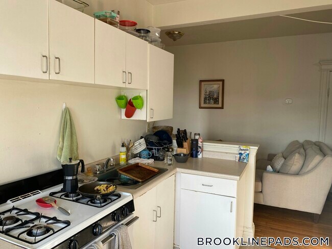 1788 Beacon St in Brookline, MA - Building Photo - Building Photo