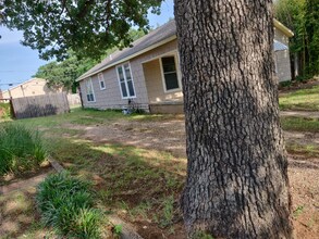 408 N Elm St in Arlington, TX - Building Photo - Building Photo