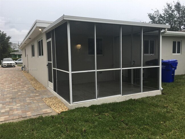 2230 Garfield St in Hollywood, FL - Building Photo - Building Photo